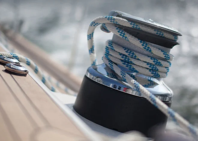 How a Reliable Anchor Winch Improves Safety on the Water
